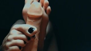 Perfect dildo footjob from stunningly flexible feet with black toenails - porn video